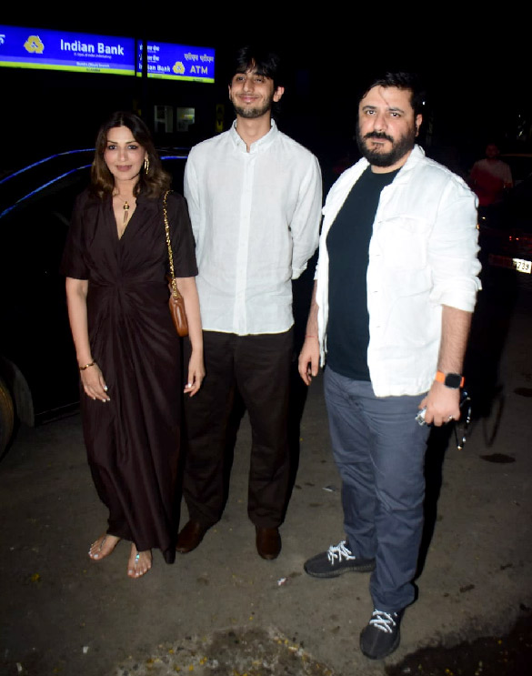 sonali bendre snapped with family in bandra 4