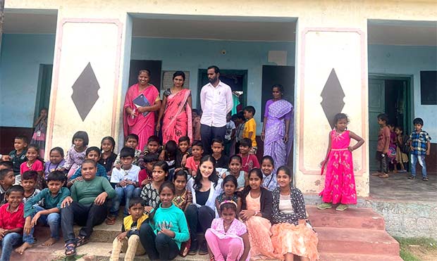 Sunny Leone starts shooting for her next in Karnataka, visits a school in a village during break Sunny Leone starts shooting for her next in Karnataka, visits a school in a village during break