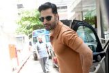 Varun Dhawan arrives at the hospital to take his baby girl home!