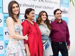 What an adorable family! Kriti Sanon & Nupur Sanon pose with parents