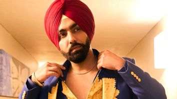 Ammy Virk gifts stylish ring to young fan in crowd during Bad Newz promotional event
