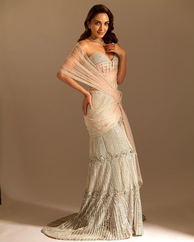 Kiara Advani exudes retro glamour in Tarun Tahiliani bustier saree with pearl embellishments worth Rs. 3.49 lakh for Anant Ambani-Radhika Merchant's sangeet Kiara Advani exudes retro glamour in Tarun Tahiliani bustier saree with pearl embellishments worth Rs. 3.49 lakh for Anant Ambani-Radhika Merchant's sangeet