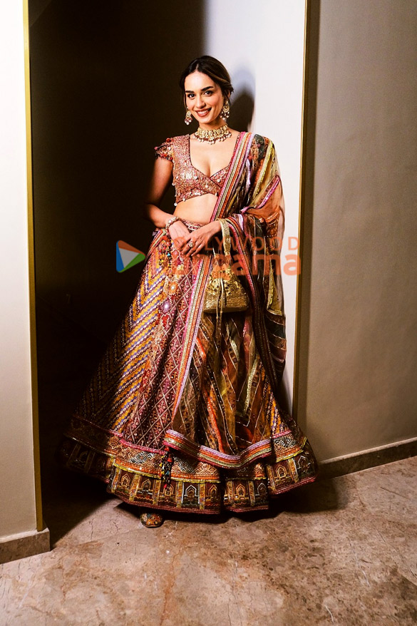 manushi chhillar 1 2 2