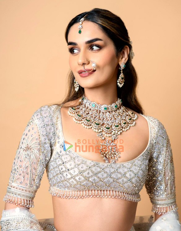 manushi chhillar 2 180