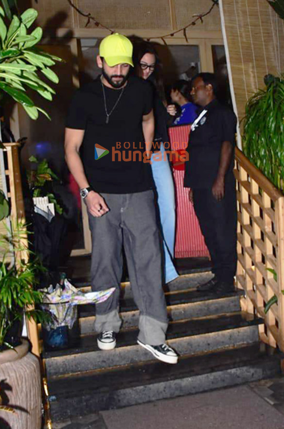 photos aditi rao hydari sonakshi sinha and zaheer iqbal snapped in bandra 4