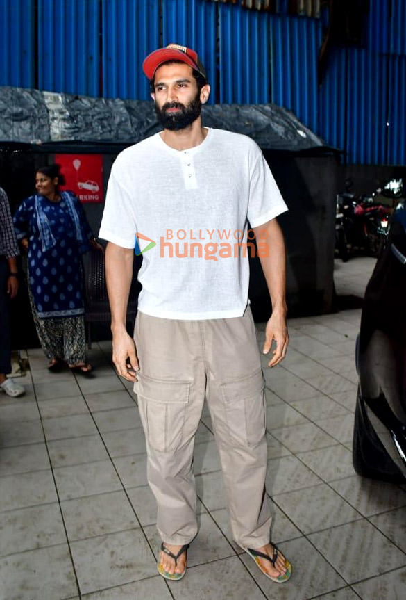 photos aditya roy kapur snapped in andheri 1 2