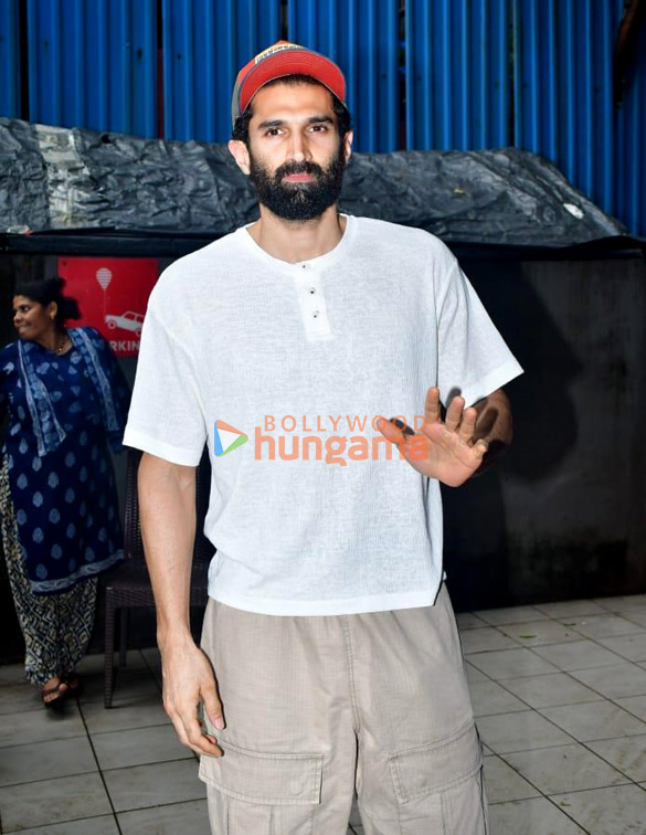 photos aditya roy kapur snapped in andheri 3 2