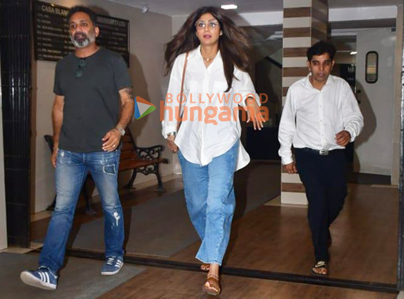 photos celebs arrive at farah khans house to pay last respects to menaka irani 2