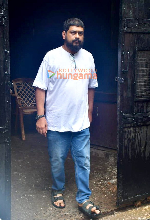 photos celebs attend krishan kumars daughter tishaa kumars funeral in mumbai 4 3