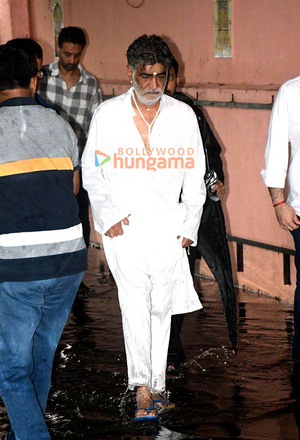 photos celebs attend krishan kumars daughter tishaa kumars funeral in mumbai 4