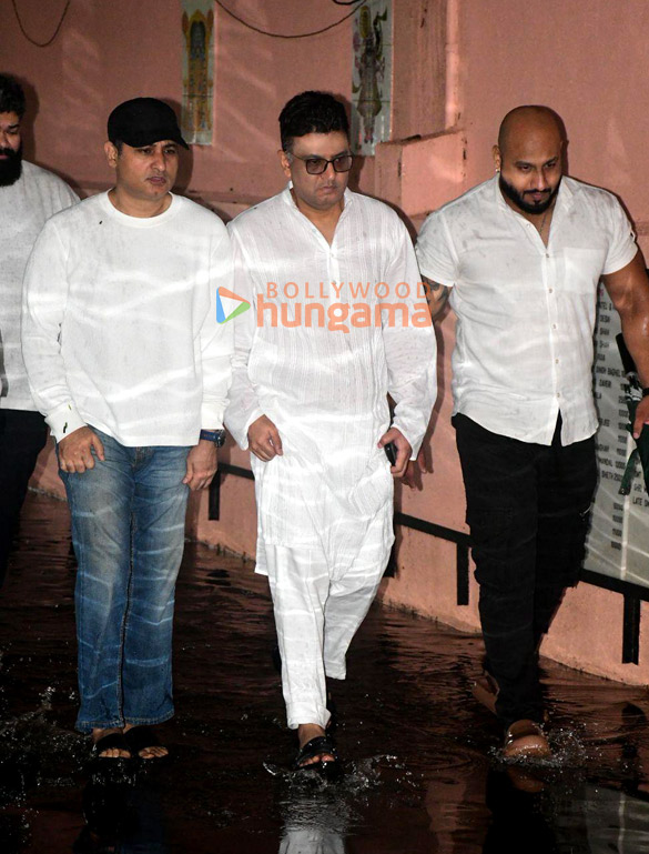 photos celebs attend krishan kumars daughter tishaa kumars funeral in mumbai 8