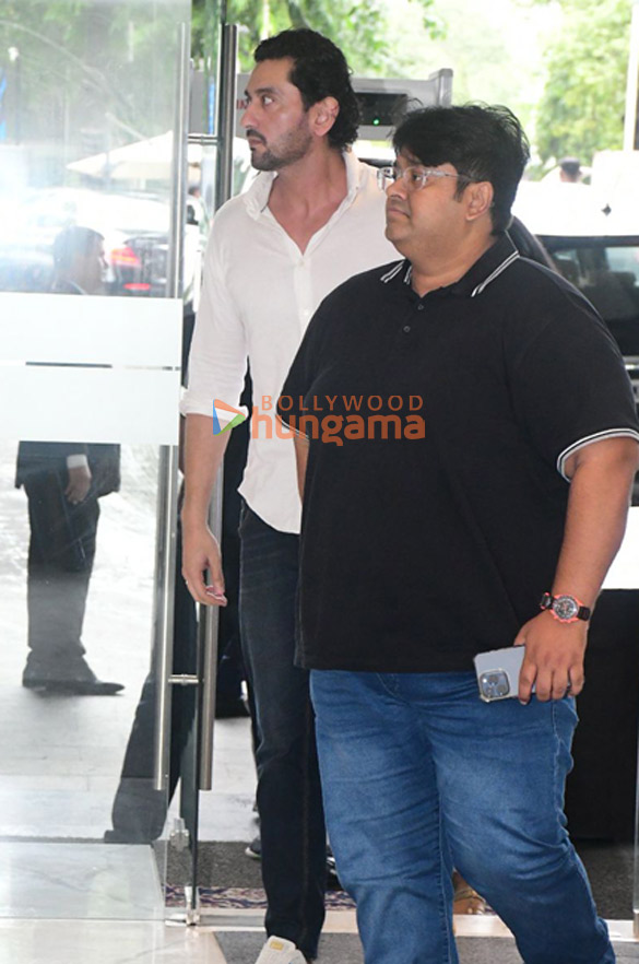 photos celebs attend the prayer meet of krishan kumars daughter tishaa kumar 12