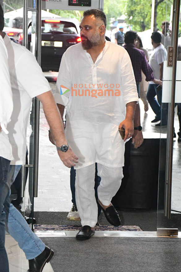 photos celebs attend the prayer meet of krishan kumars daughter tishaa kumar 17