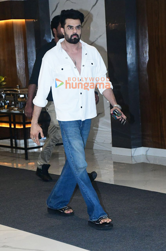 photos celebs attend the prayer meet of krishan kumars daughter tishaa kumar 26