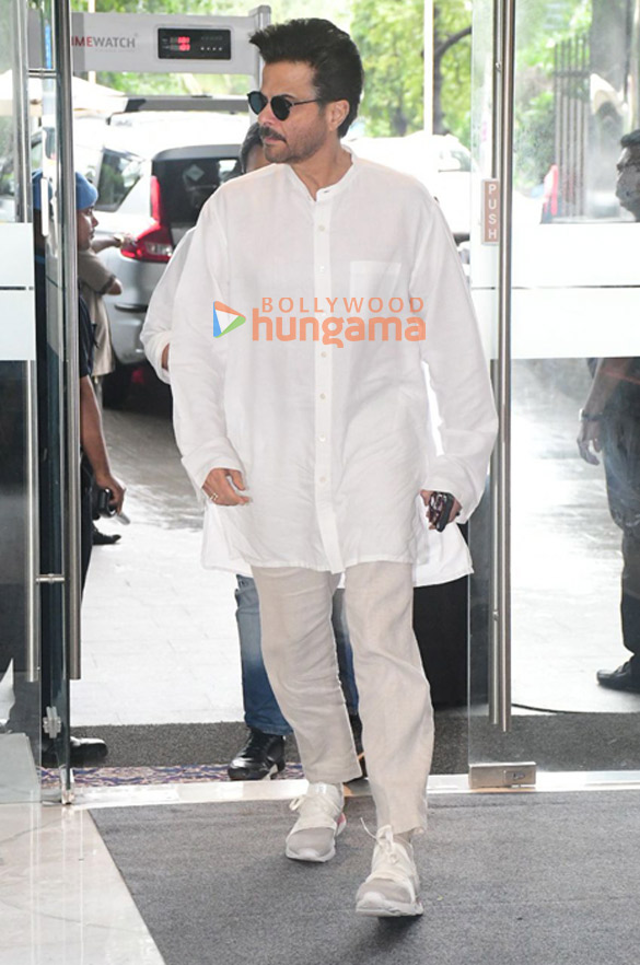 Photos: Celebs attend the prayer meet of Krishan Kumar’s daughter Tishaa Kumar Photos: Celebs attend the prayer meet of Krishan Kumar’s daughter Tishaa Kumar