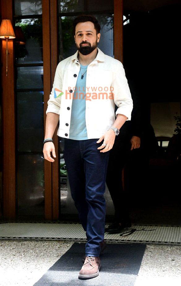 photos emraan hashmi spotted outside a cafe in bandra 4