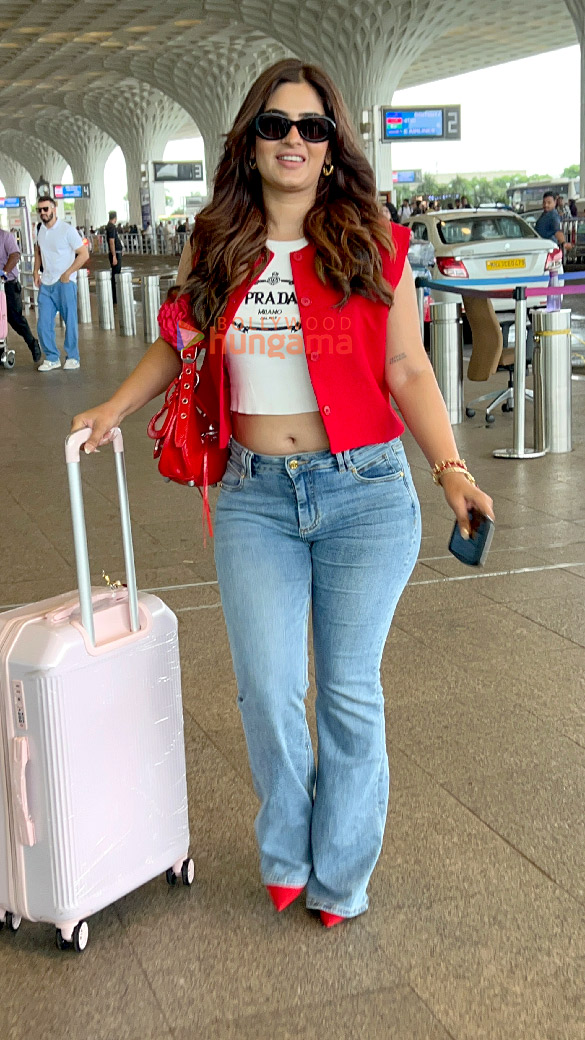 photos gauahar khan neha bhasin and karishma sharma snapped at the airport 6