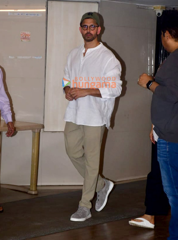 photos hrithik roshan sania mirza and others snapped at farah khans residence 3