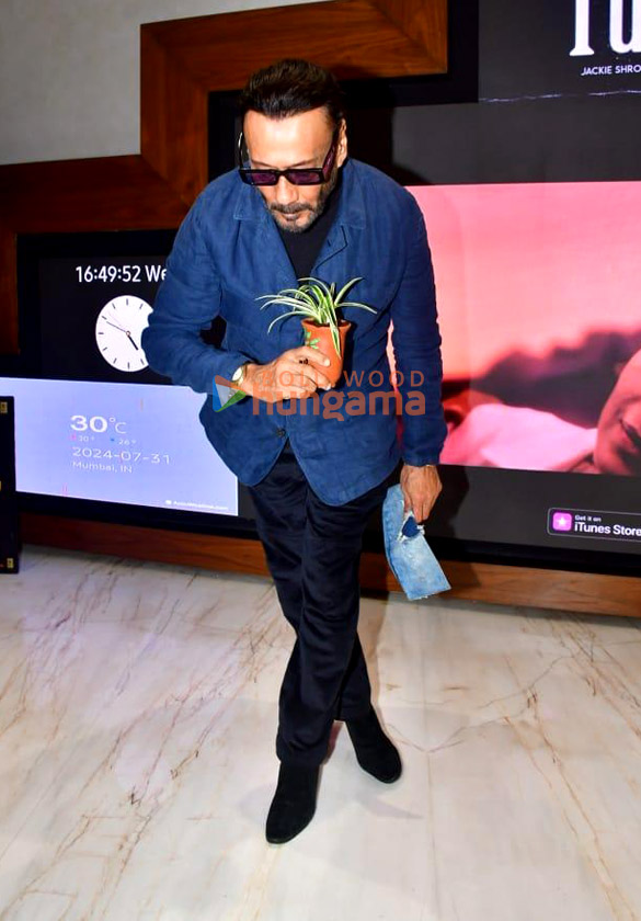 photos jackie shroff and neelam kothari snapped at t series office promoting their song tu 2