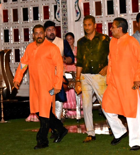 photos janhvi kapoor sara ali khan and others attend anant ambani and radhika merchants haldi ceremony 13