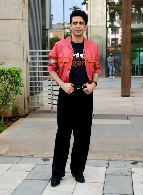 photos janhvi kapoor and gulshan devaiah snapped promoting their upcoming film ulajh in bkc 1