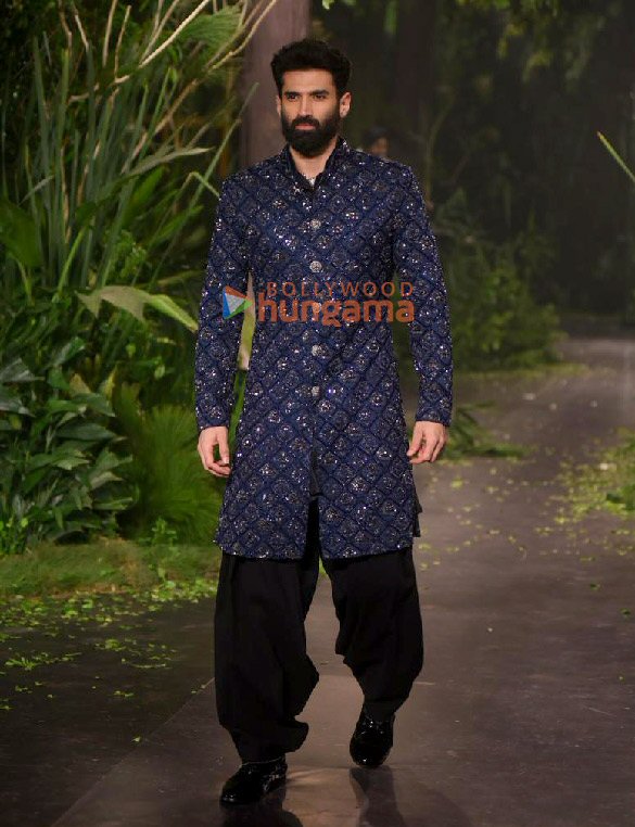 photos malaika arora arjun kapoor aditya roy kapur and rahul khanna walk the ramp at india couture week 2024 7
