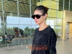 Photos: Mouni Roy, Sophie Choudry, Isha Koppikar and others snapped at the airport
