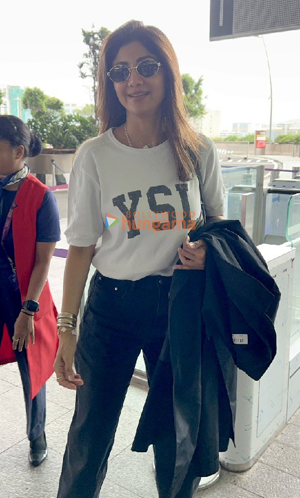 photos mouni roy sophie choudry isha koppikar and others snapped at the airport 12
