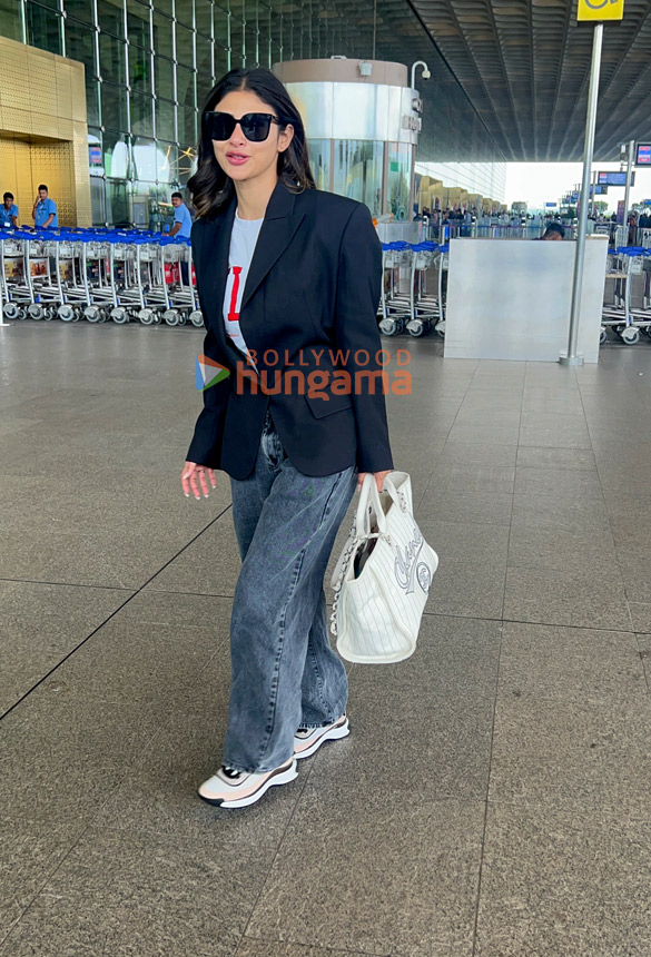 photos mouni roy and mika singh snapped at the airport 2