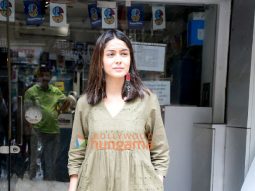 Photos: Mrunal Thakur spotted outside a pet clinic in Khar