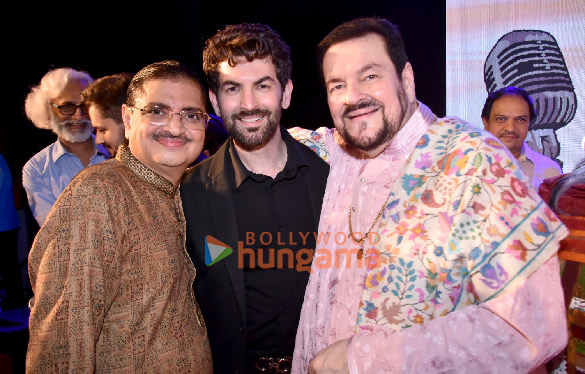 photos neil nitin mukesh sonu nigam javed akhtar udit narayan anu malik and others attend isamras event to pay tribute to legendary singer mukesh 3