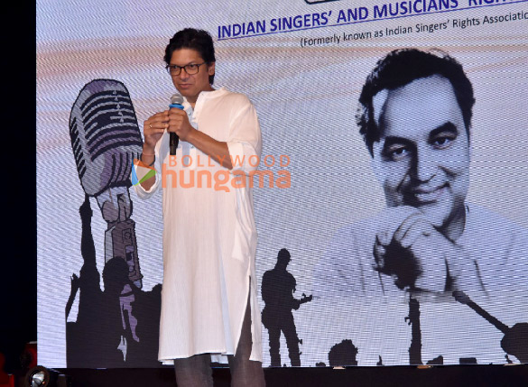 photos neil nitin mukesh sonu nigam javed akhtar udit narayan anu malik and others attend isamras event to pay tribute to legendary singer mukesh 4
