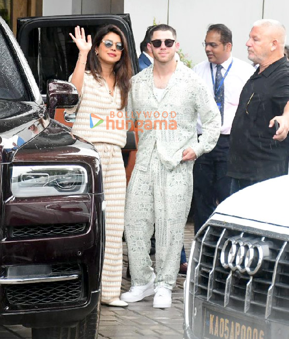 photos priyanka chopra jonas and nick jonas snapped at kalina airport 3 2
