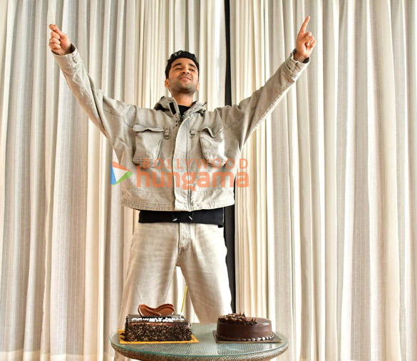photos raghav juyal celebrates birthday with media 3