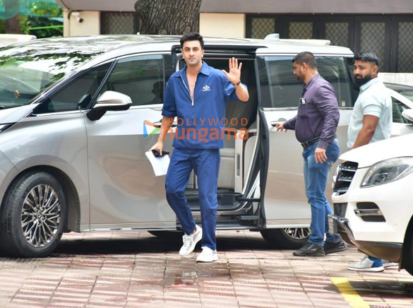 photos ranbir kapoor snapped at sanjay leela bhansalis house in versova 3