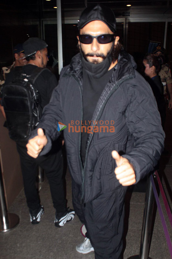 photos ranveer singh snapped at the airport 1 15