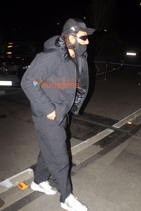 photos ranveer singh snapped at the airport 4 14