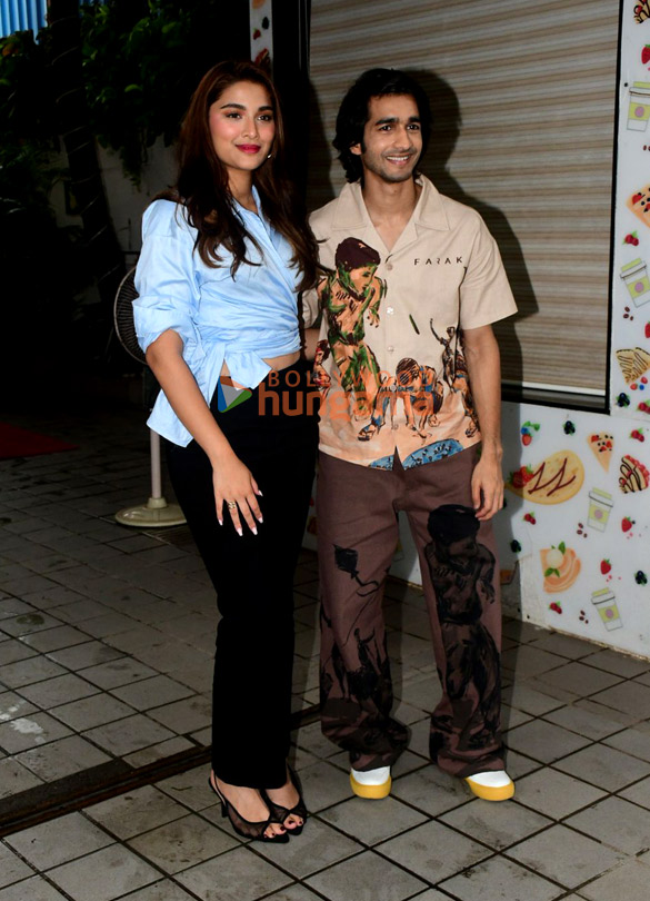 photos saiee manjrekar and shantanu maheshwari snapped promoting their film auron mein kahan dum tha 3