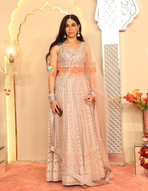photos shah rukh khan salman khan aishwarya rai bachchan amitabh bachchan janhvi kapoor ananya panday john cena sara ali khan and others attend the wedding ceremony of anant ambani and radhika 15