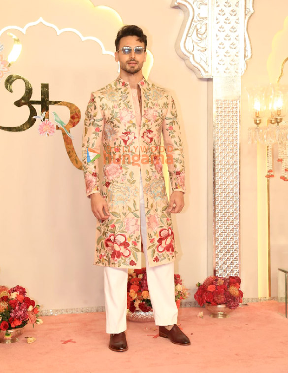 photos shah rukh khan salman khan ananya panday john cena sara ali khan and others attend the wedding ceremony of anant ambani and radhika merchant 905 1 photos shah rukh khan salman khan ananya panday john cena sara ali khan and others attend the wedding ceremony of anant ambani and radhika merchant 905 1