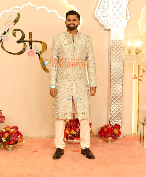 photos shah rukh khan salman khan ananya panday john cena sara ali khan and others attend the wedding ceremony of anant ambani and radhika merchant 9100 6 photos shah rukh khan salman khan ananya panday john cena sara ali khan and others attend the wedding ceremony of anant ambani and radhika merchant 9100 6