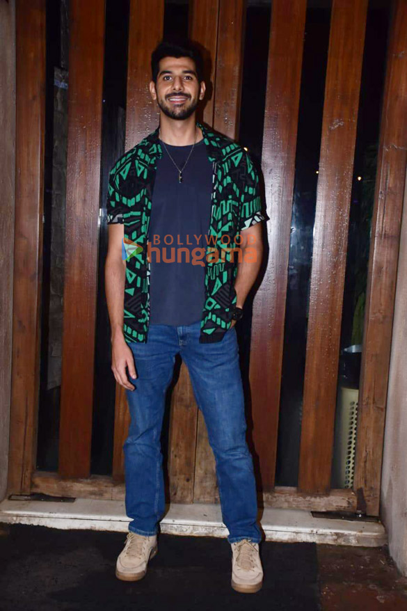 photos shahid kapoor siddharth roy kapur and pavail gulati snapped at bastian in bandra 3
