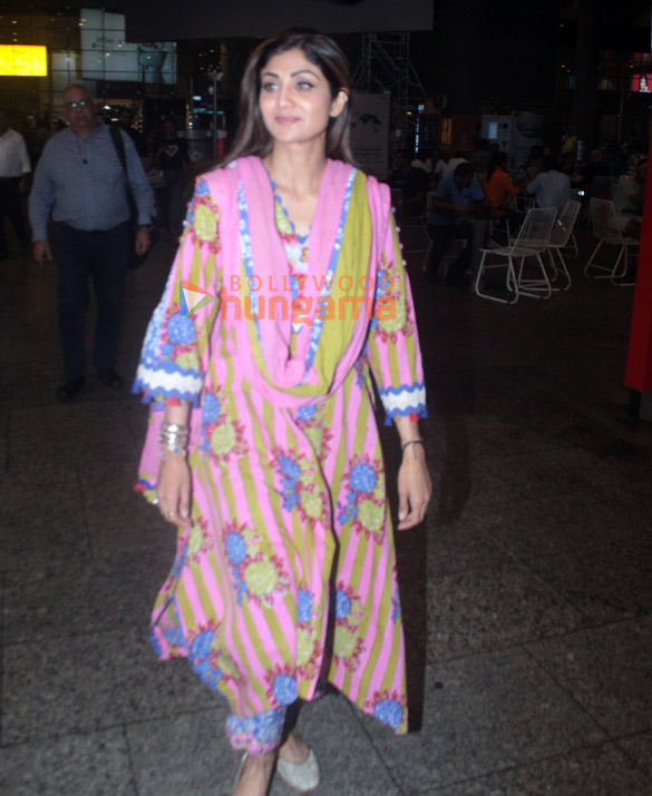 Photos: Shilpa Shetty, Sobhita Dhulipala, Karan Johar and others snapped at the airport Photos: Shilpa Shetty, Sobhita Dhulipala, Karan Johar and others snapped at the airport