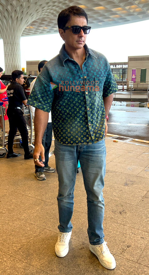 photos sonu sood and chitrangda singh snapped at the airport 3