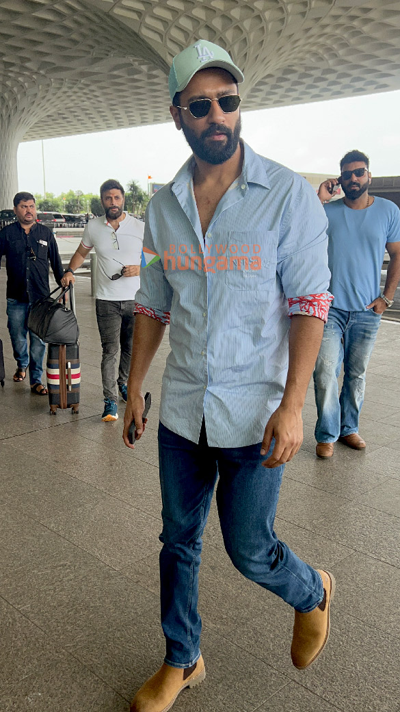 photos vicky kaushal shalini pandey and johny lever snapped at the airport 4
