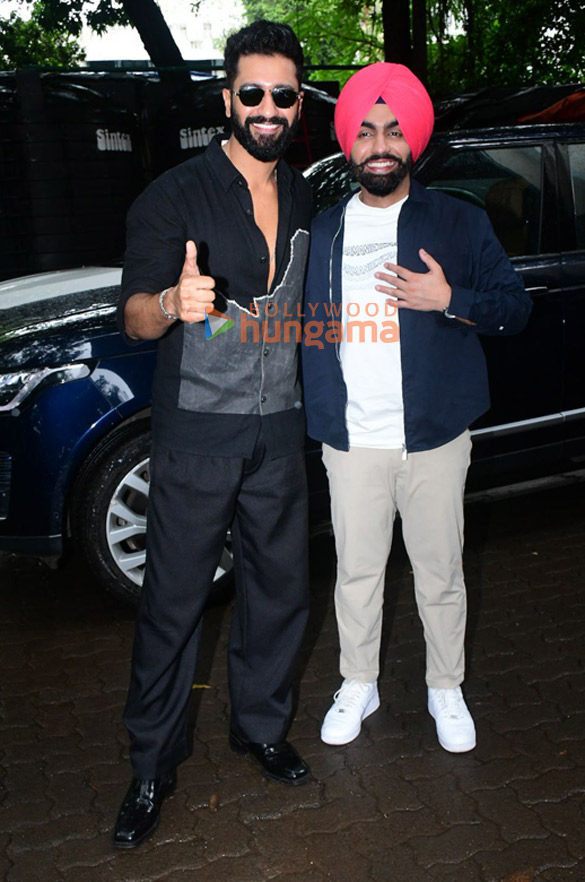 photos vicky kaushal and ammy virk snapped outside mehboob studios 66