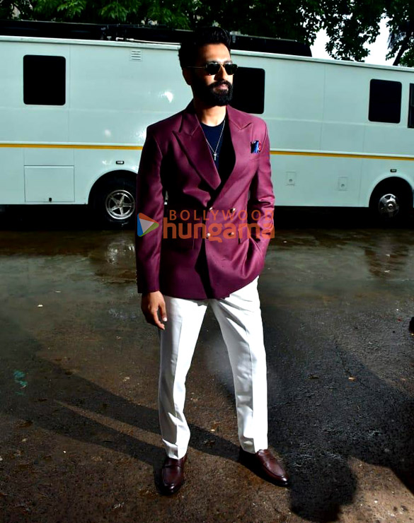 photos vicky kaushal and ammy virk snapped promoting bad newz on sets of superstar singer 3 3