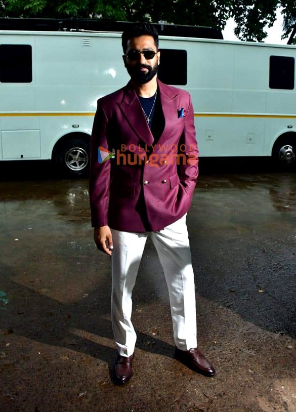 photos vicky kaushal and ammy virk snapped promoting bad newz on sets of superstar singer 3 4
