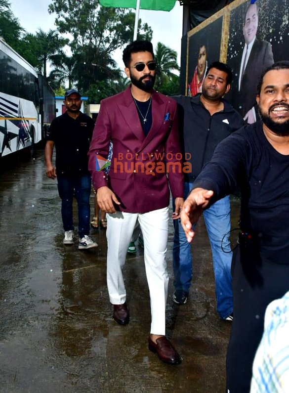 photos vicky kaushal and ammy virk snapped promoting bad newz on sets of superstar singer 3 5