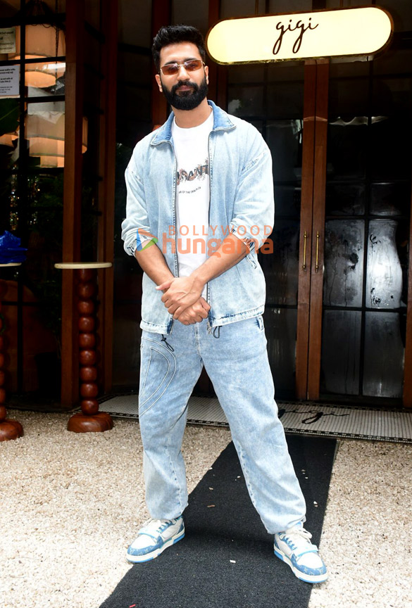 photos vicky kaushal and ammy virk snapped promoting their film bad newz at gigi restaurant in bandra 4